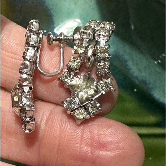 Vintage LEDO Crystal Rhinestone Crystal Screw-back Earrings - Picture 6 of 6